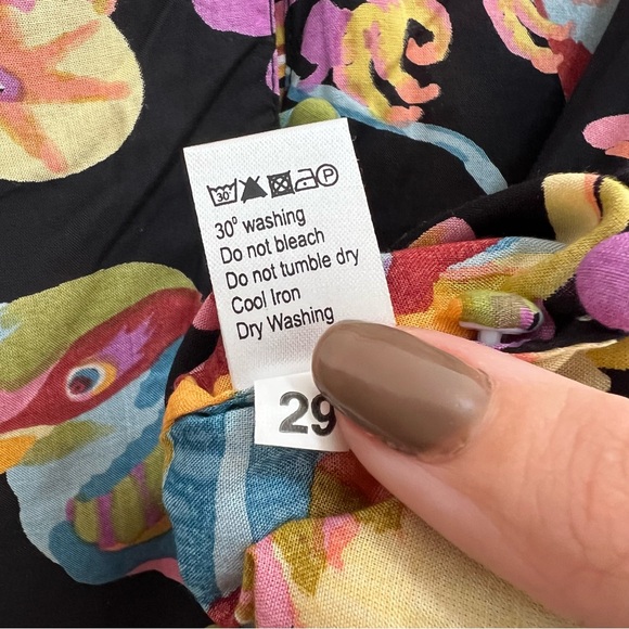 NEW NWOT Banjanan Elise Blouse In Jet Tropical Print - Picture 10 of 10